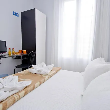 Barcelona City Hotel מלון